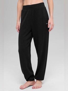 ALO Yoga Waffle Weekend Escape Sweatpants in Black - S